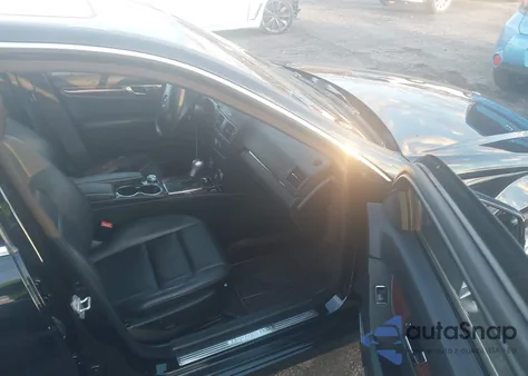 2011 Mercedes-Benz C 300 Sport 4Matic z USA, uszkodzony, nr VIN WDDGF8BB4BR186964